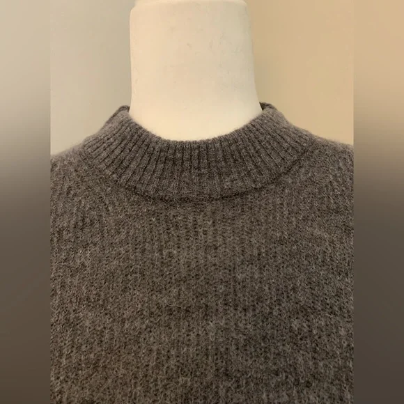 NWT QUINCE gray crew necked sweater wool and alpaca 🦙 - Picture 5 of 9